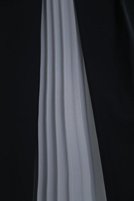 ネイビーのタック入り配色切替えドレス