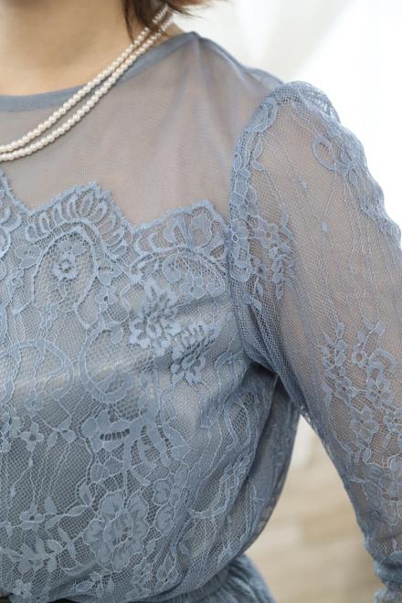 ブルーの長袖シースルー総レースドレス