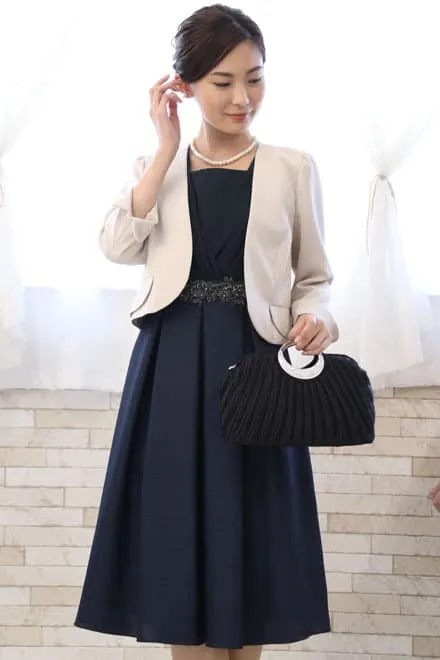 ネイビーのウエスト刺繍入りシャンタンドレスコーディネートセット