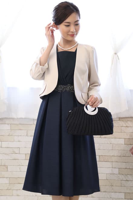 ネイビーのウエスト刺繍入りシャンタンドレスコーディネートセット