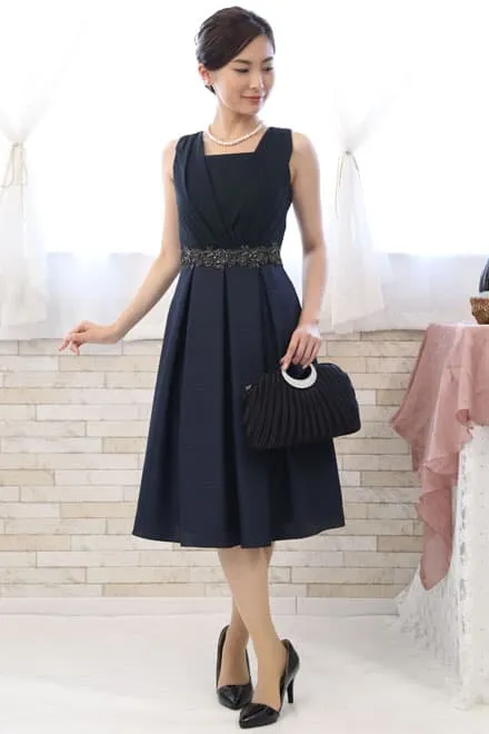 ネイビーのウエスト刺繍入りシャンタンドレスコーディネートセット