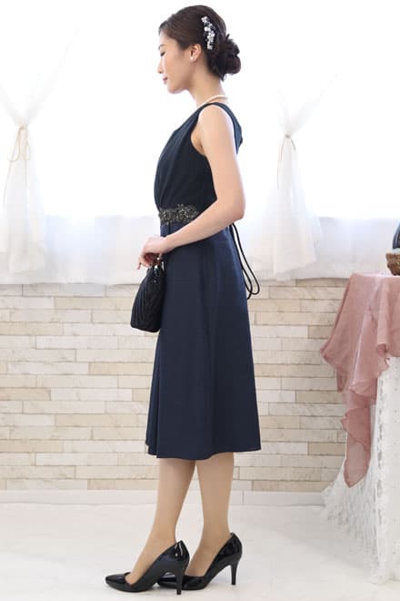 ネイビーのウエスト刺繍入りシャンタンドレスコーディネートセット