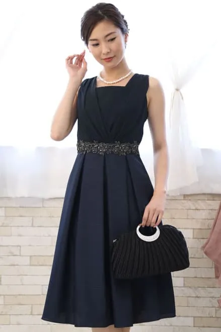 ネイビーのウエスト刺繍入りシャンタンドレスコーディネートセット