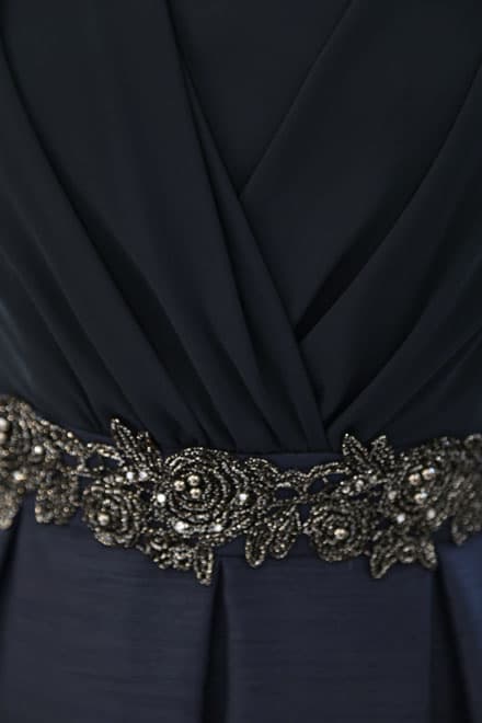 ネイビーのウエスト刺繍入りシャンタンドレスコーディネートセット