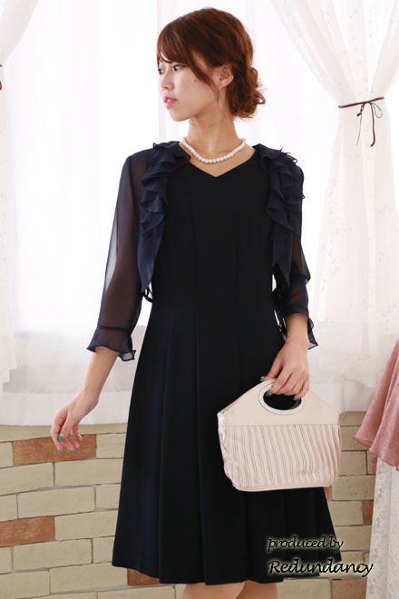 ネイビーのVネックタックフレアドレス