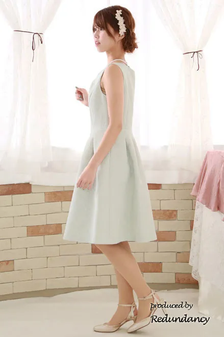 ミントグリーンの花柄ジャガードタックフレアドレス