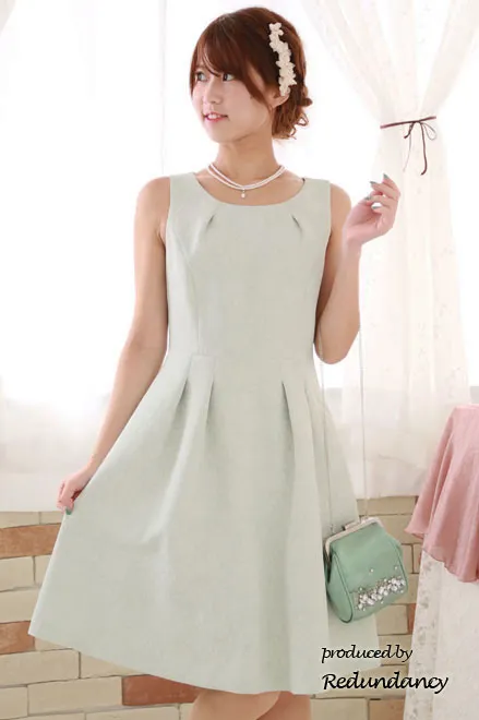 ミントグリーンの花柄ジャガードタックフレアドレス