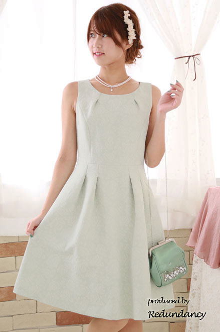 ミントグリーンの花柄ジャガードタックフレアドレス