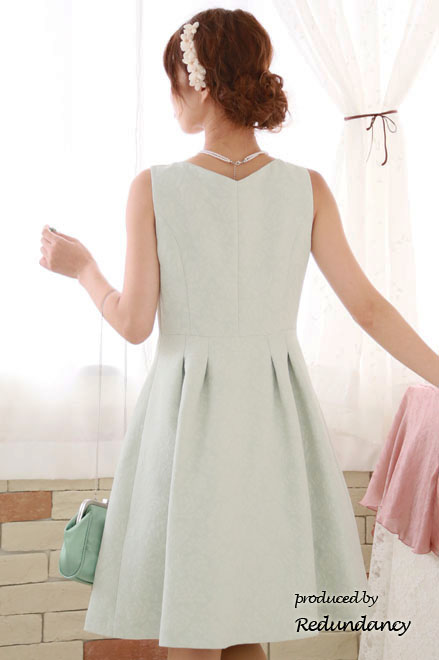 ミントグリーンの花柄ジャガードタックフレアドレス