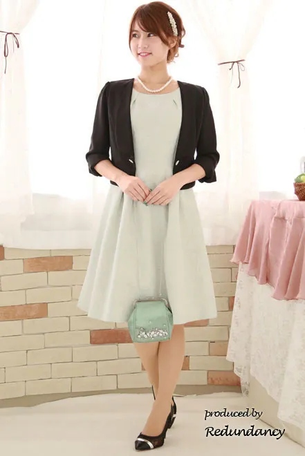 ミントグリーンの花柄ジャガードタックフレアドレス