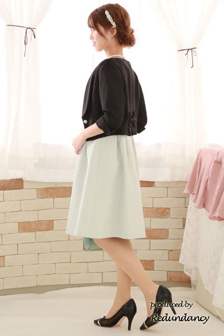 ミントグリーンの花柄ジャガードタックフレアドレス