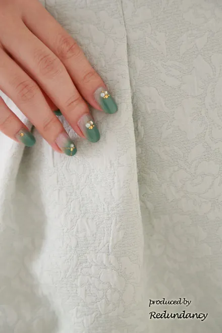 ミントグリーンの花柄ジャガードタックフレアドレス