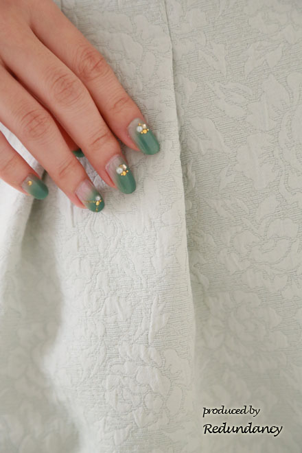 ミントグリーンの花柄ジャガードタックフレアドレス