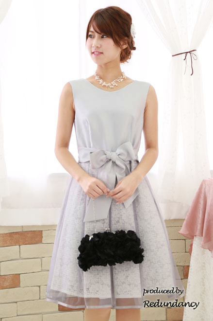 シルバーのシャンタン×チュールフレアドレス