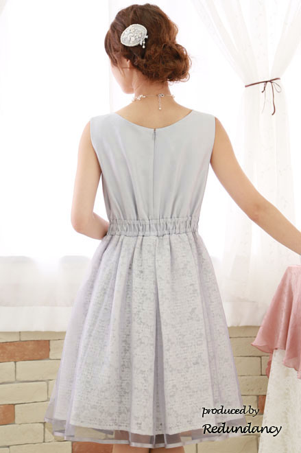 シルバーのシャンタン×チュールフレアドレス