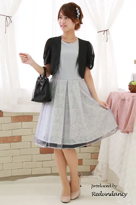 シルバーのシャンタン×チュールフレアドレス