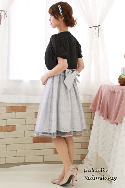 シルバーのシャンタン×チュールフレアドレス