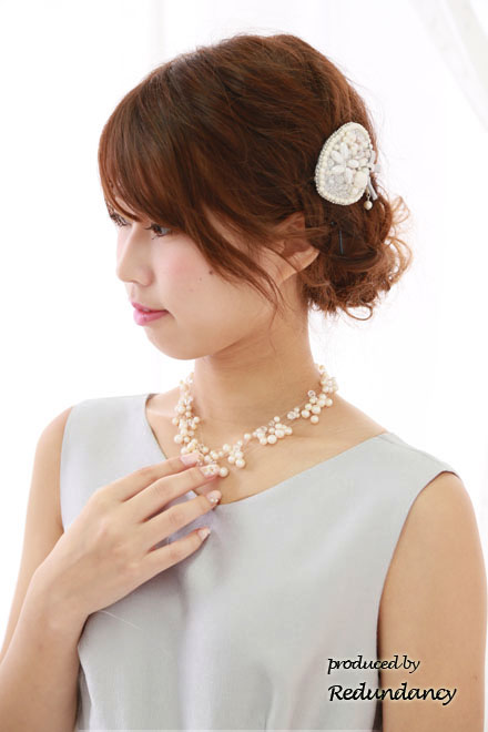 シルバーのシャンタン×チュールフレアドレス