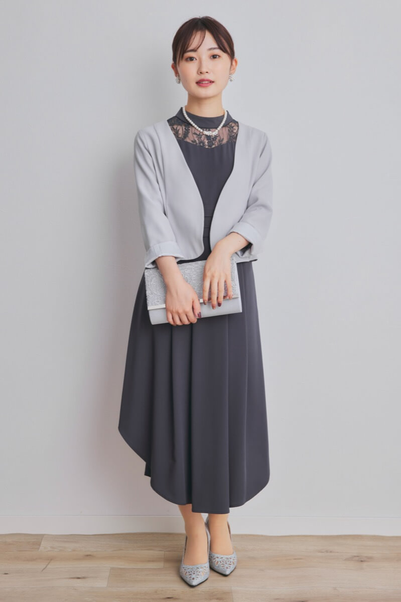 グレイッシュネイビーのイレギュラーヘムドレス