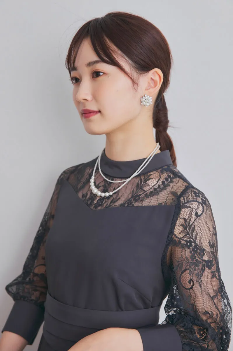 グレイッシュネイビーのイレギュラーヘムドレス