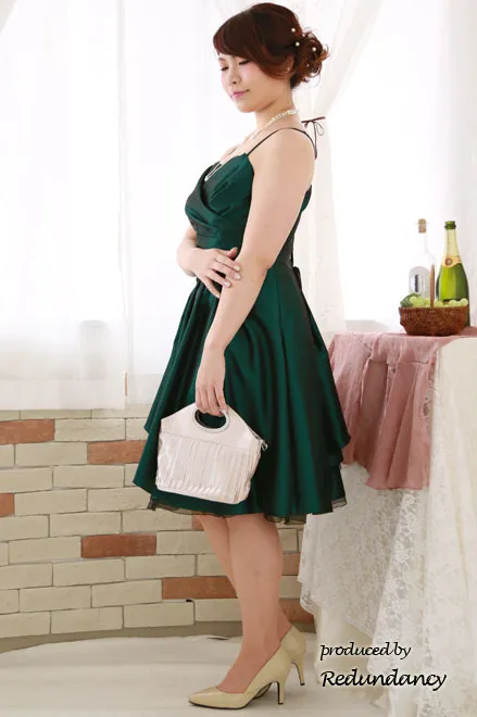 グリーンのシャンタンフリルキャミソールドレス