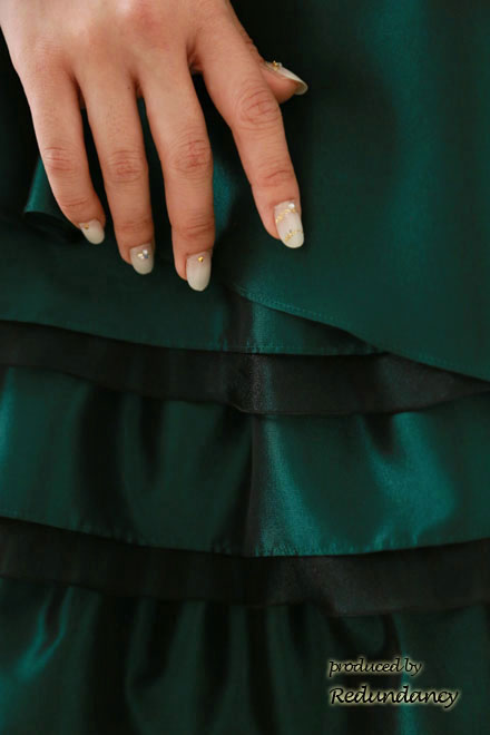 グリーンのシャンタンフリルキャミソールドレス