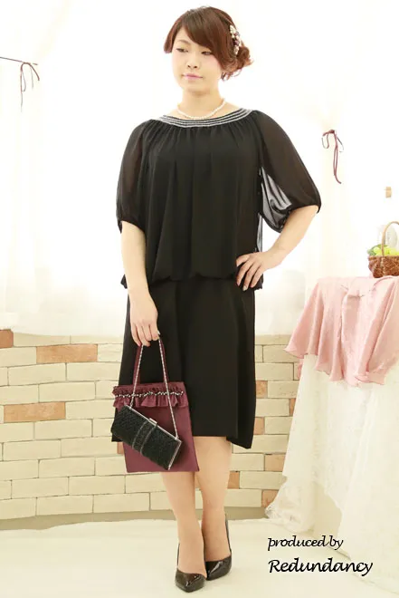 ブラックのシフォンビジュー付ポンチョドレス