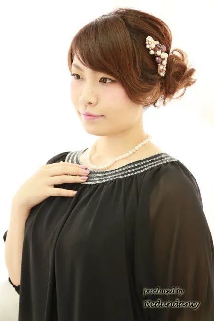 ブラックのシフォンビジュー付ポンチョドレス