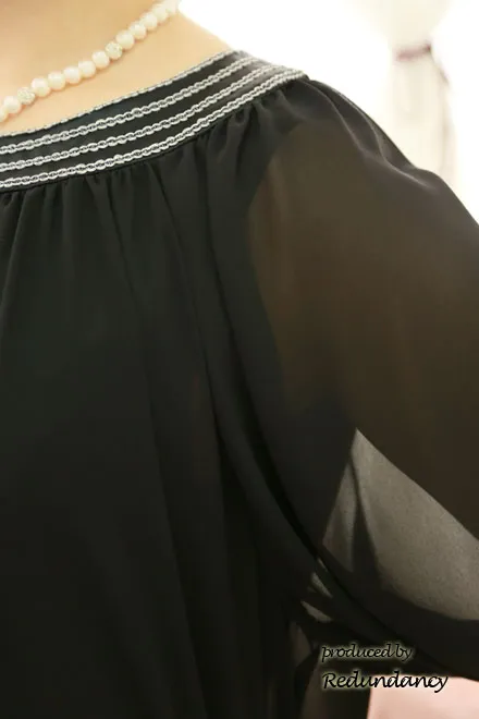 ブラックのシフォンビジュー付ポンチョドレス