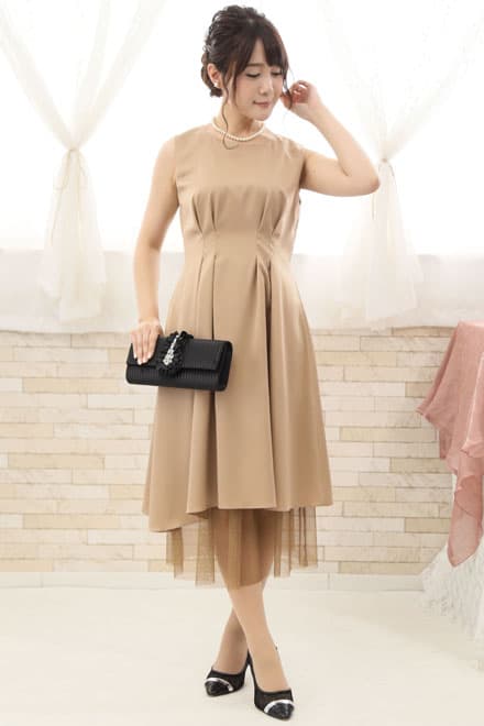 ベージュのチュール付きノースリーブドレスコーディネートセット