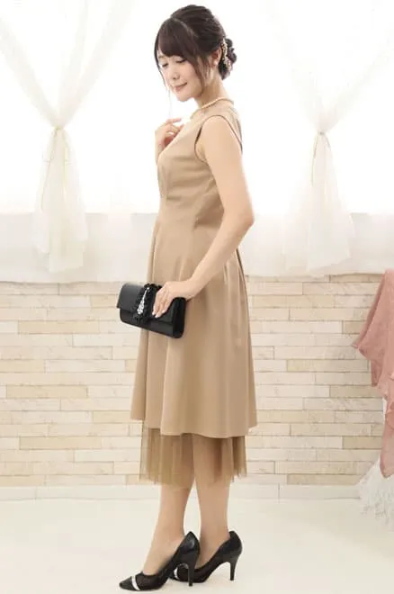 ベージュのチュール付きノースリーブドレスコーディネートセット