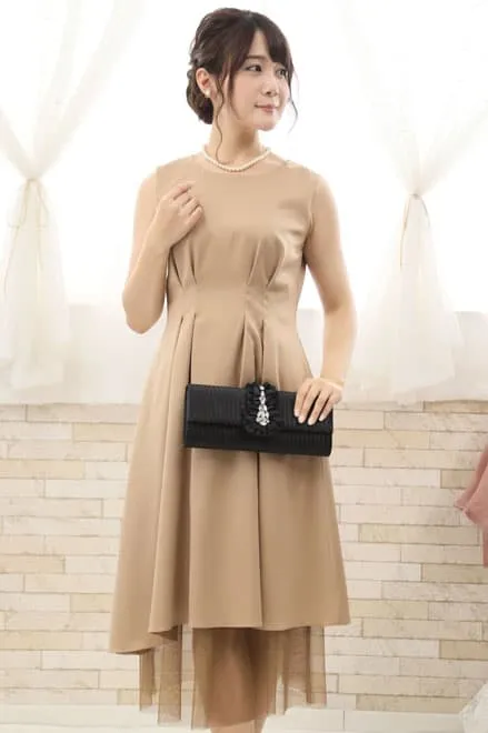 ベージュのチュール付きノースリーブドレスコーディネートセット