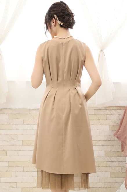 ベージュのチュール付きノースリーブドレスコーディネートセット