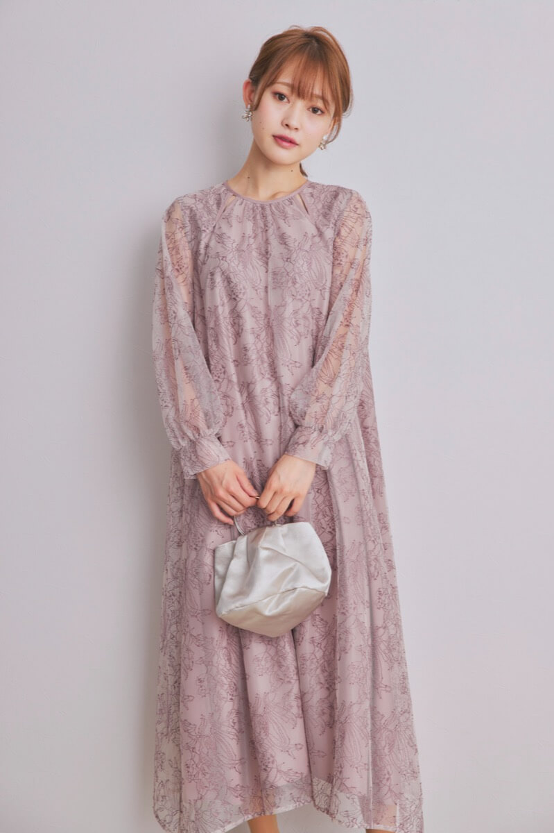 パープルのカットアウトエンブロイダリードレス