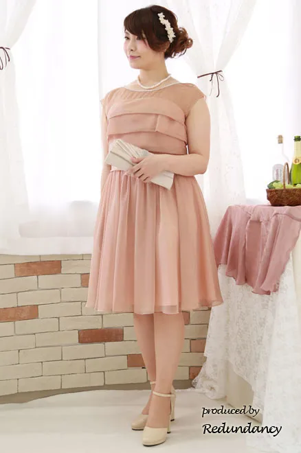 ピンクベージュのティアードシフォンワンピ