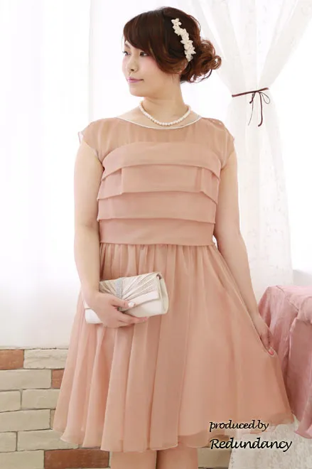 ピンクベージュのティアードシフォンワンピ