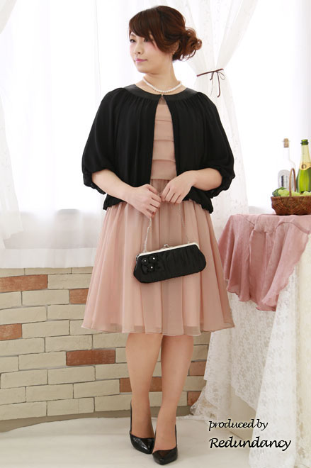 ピンクベージュのティアードシフォンワンピ