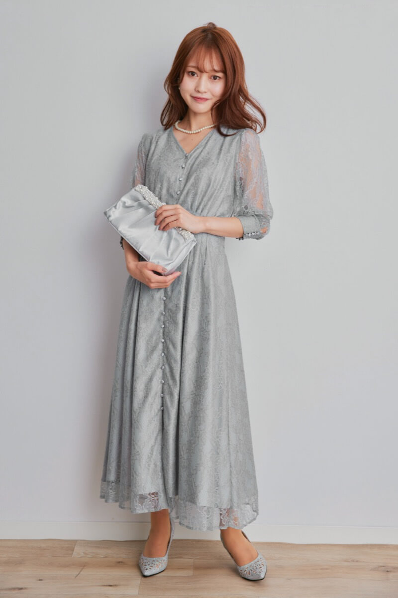 ブルーグレーのくるみボタン総レースドレス
