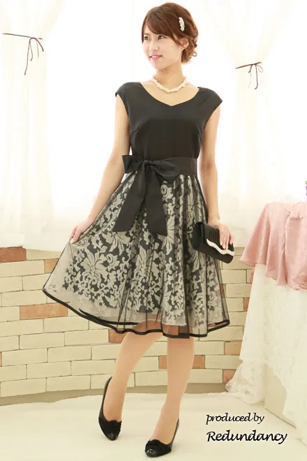 ブラックのダマスク風模様チュールドレス