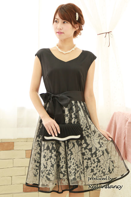 ブラックのダマスク風模様チュールドレス