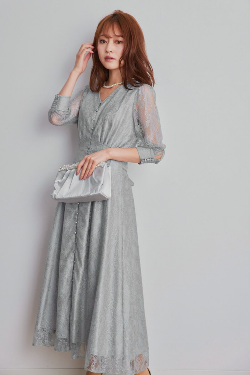 ブルーグレーのくるみボタン総レースドレス