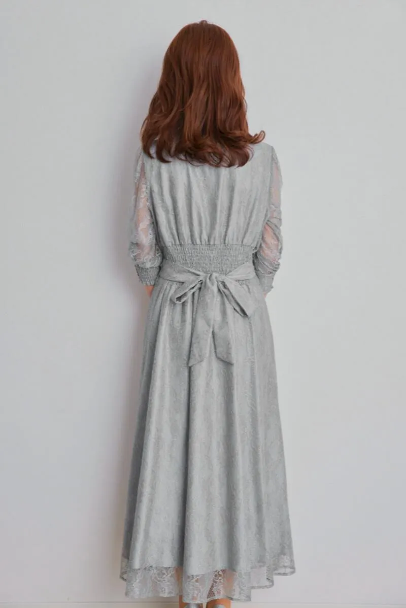 ブルーグレーのくるみボタン総レースドレス