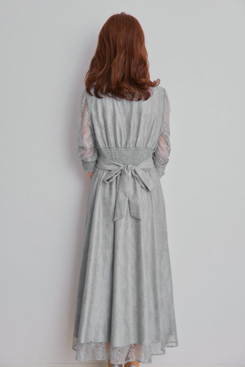 ブルーグレーのくるみボタン総レースドレス
