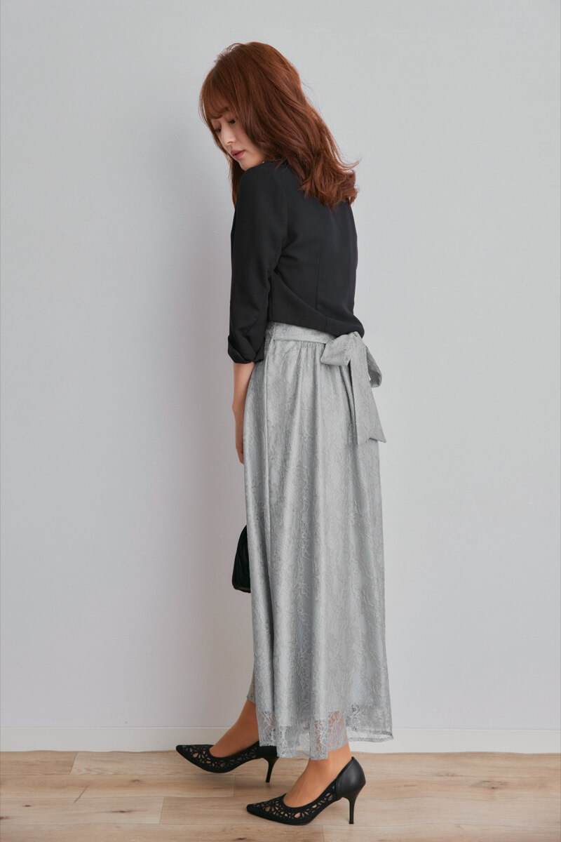 ブルーグレーのくるみボタン総レースドレス