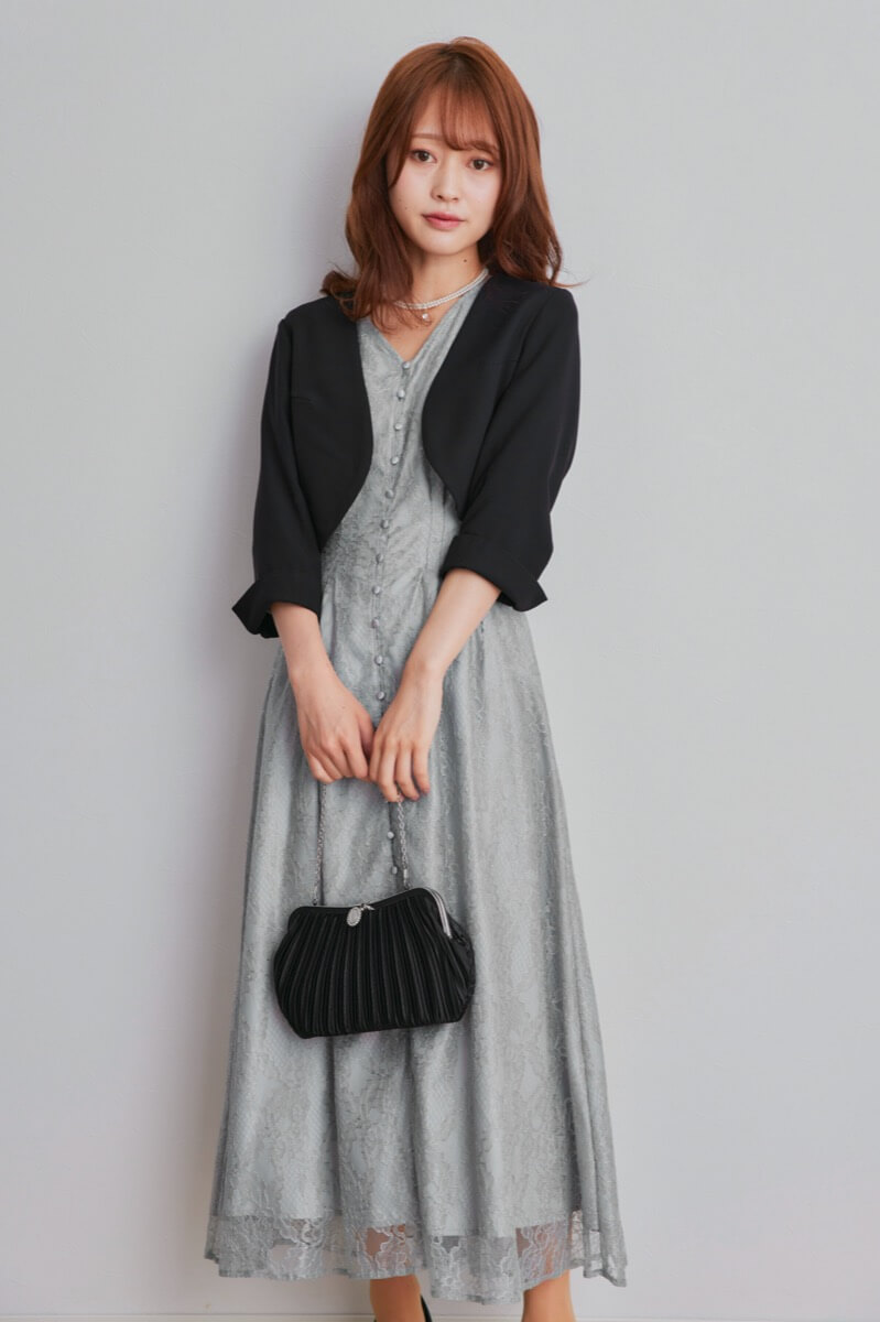 ブルーグレーのくるみボタン総レースドレス
