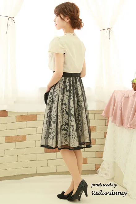 ブラックのダマスク風模様チュールドレス