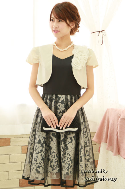 ブラックのダマスク風模様チュールドレス