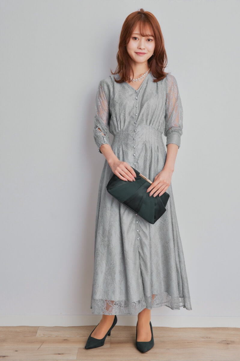 ブルーグレーのくるみボタン総レースドレス