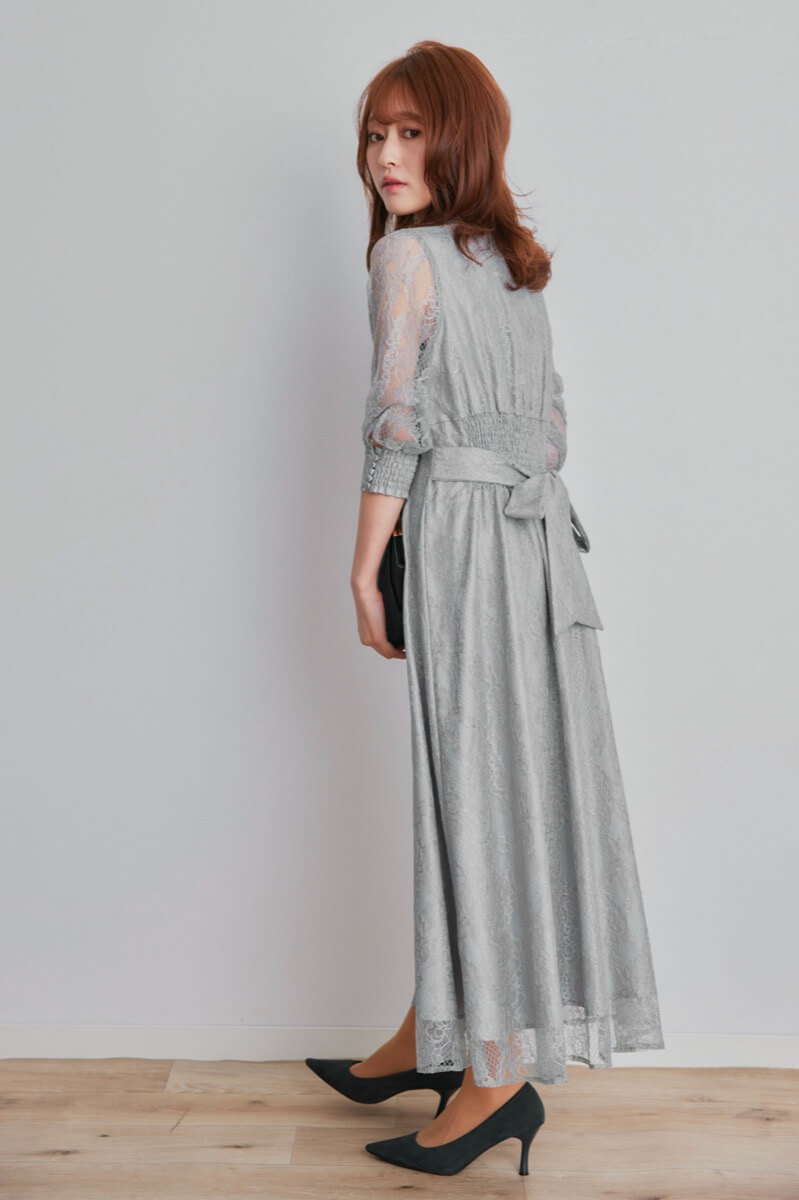 ブルーグレーのくるみボタン総レースドレス