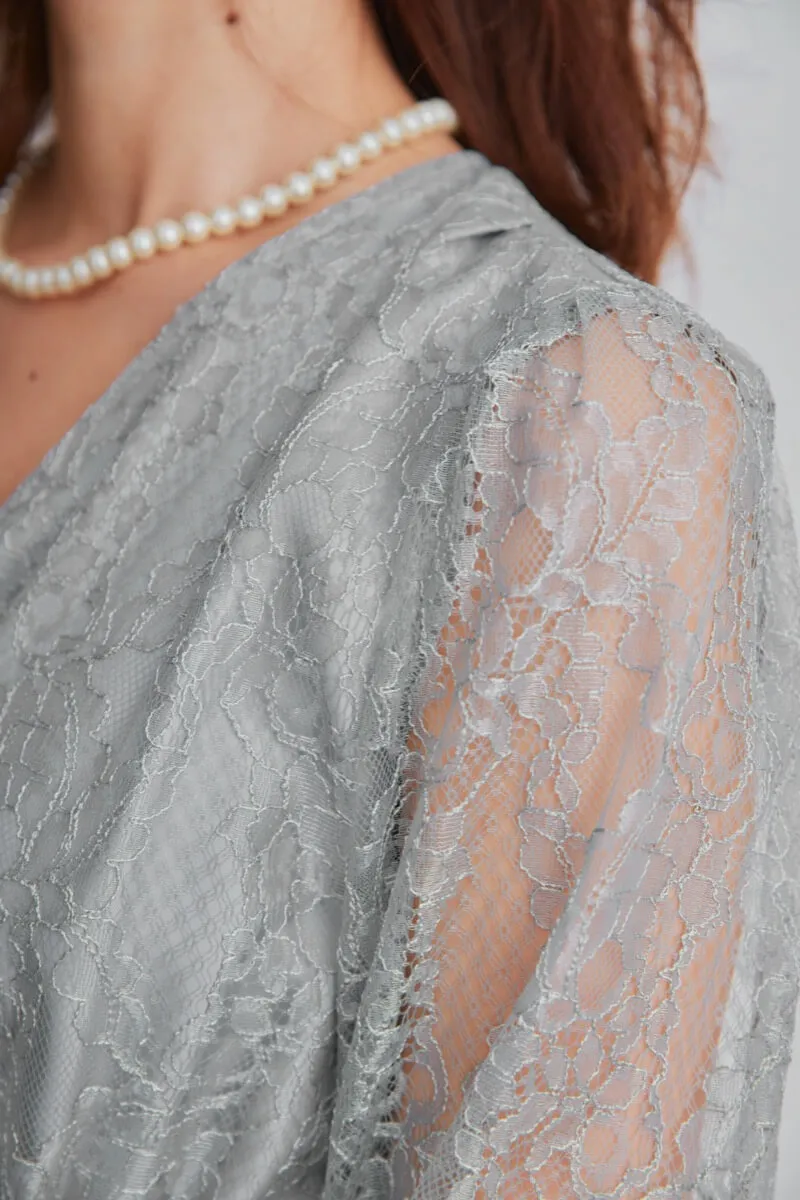 ブルーグレーのくるみボタン総レースドレス